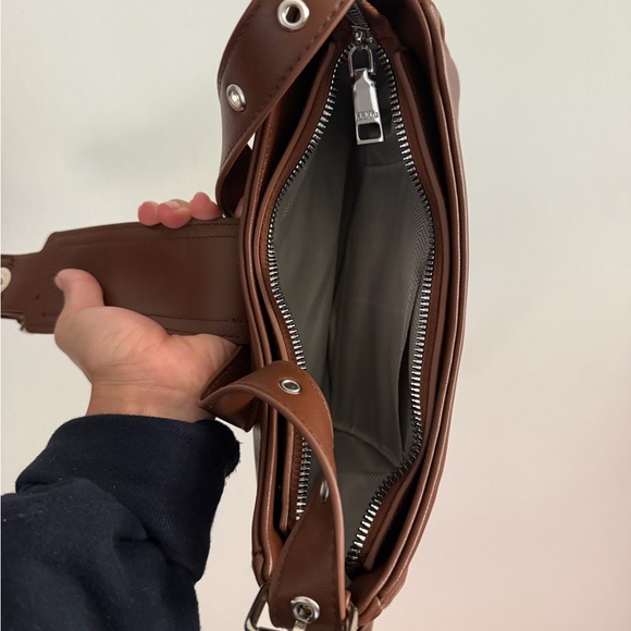 Elegant Brown Faux Leather Shoulder Bag - Picture 4 of 5